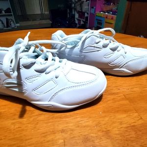 Cheer shoes